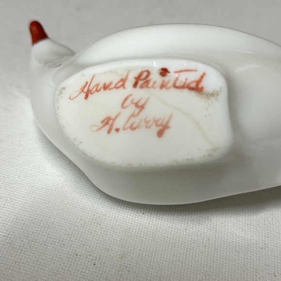 Fenton Hand Painted Milk Glass White Bird w/Cardinals Design Signed by Artist - Picture 5 of 8